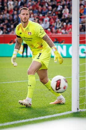 LEVERKUSEN, GERMANY - SEPTEMBER 20, 2026: Mark Flekken (Bayer 04 Leverkusen, 1) during the German Bundesliga match on gameday 4 between Bayer 04 Leverkusen vs. RB Leipzig at BayArena on September 20, 2026 in Leverkusen, Germany. DFL REGULATIONS PROHIBIT ANY USE OF PHOTOGRAPHS AS IMAGE SEQUENCES AND OR QUASI-VIDEO. Northrhine-Westphalia Germany Copyright: xAxelxKohringx