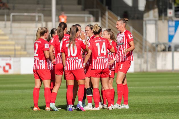 Google Pixel Frauen-Bundesliga: SC Freiburg vs. Bayer 04 Leverkusen, 20.09.2026 Torjubel zum 1:0 durch ein Eigentor Google Pixel Frauen-Bundesliga: SC Freiburg vs. Bayer 04 Leverkusen, Dreisamstadion, 20.09.2026 DFB DFL REGULATIONS PROHIBIT ANY USE OF PHOTOGRAPHS AS IMAGE SEQUENCES AND OR QUASI-VIDEO. Copyright: xBEAUTIFULxSPORTS Boscox