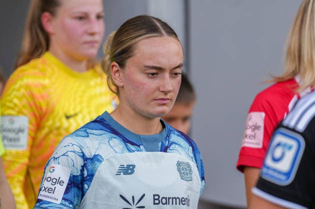 Google Pixel Frauen-Bundesliga: SC Freiburg vs. Bayer 04 Leverkusen, 20.09.2026 Sofie Zdebel (Bayer 04 Leverkusen, 16) beim einlaufen Google Pixel Frauen-Bundesliga: SC Freiburg vs. Bayer 04 Leverkusen, Dreisamstadion, 20.09.2026 DFB DFL REGULATIONS PROHIBIT ANY USE OF PHOTOGRAPHS AS IMAGE SEQUENCES AND OR QUASI-VIDEO. Copyright: xBEAUTIFULxSPORTS Boscox