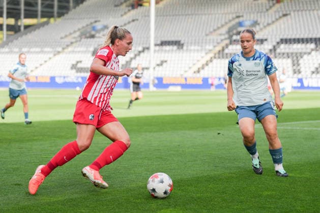 Google Pixel Frauen-Bundesliga: SC Freiburg vs. Bayer 04 Leverkusen, 20.09.2026 Zweikampf zwischen Lisa Karl (SC Freiburg, 2) und Paulina Platner (Bayer 04 Leverkusen, 6) Google Pixel Frauen-Bundesliga: SC Freiburg vs. Bayer 04 Leverkusen, Dreisamstadion, 20.09.2026 DFB DFL REGULATIONS PROHIBIT ANY USE OF PHOTOGRAPHS AS IMAGE SEQUENCES AND OR QUASI-VIDEO. Copyright: xBEAUTIFULxSPORTS Boscox