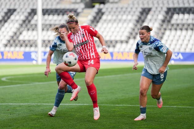 Google Pixel Frauen-Bundesliga: SC Freiburg vs. Bayer 04 Leverkusen, 20.09.2026 Carina Brunold (SC Freiburg, 14) mit einer Ballannahme Google Pixel Frauen-Bundesliga: SC Freiburg vs. Bayer 04 Leverkusen, Dreisamstadion, 20.09.2026 DFB DFL REGULATIONS PROHIBIT ANY USE OF PHOTOGRAPHS AS IMAGE SEQUENCES AND OR QUASI-VIDEO. Copyright: xBEAUTIFULxSPORTS Boscox