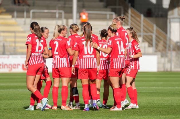 Google Pixel Frauen-Bundesliga: SC Freiburg vs. Bayer 04 Leverkusen, 20.09.2026 Torjubel zum 1:0 durch ein Eigentor Google Pixel Frauen-Bundesliga: SC Freiburg vs. Bayer 04 Leverkusen, Dreisamstadion, 20.09.2026 DFB DFL REGULATIONS PROHIBIT ANY USE OF PHOTOGRAPHS AS IMAGE SEQUENCES AND OR QUASI-VIDEO. Copyright: xBEAUTIFULxSPORTS Boscox