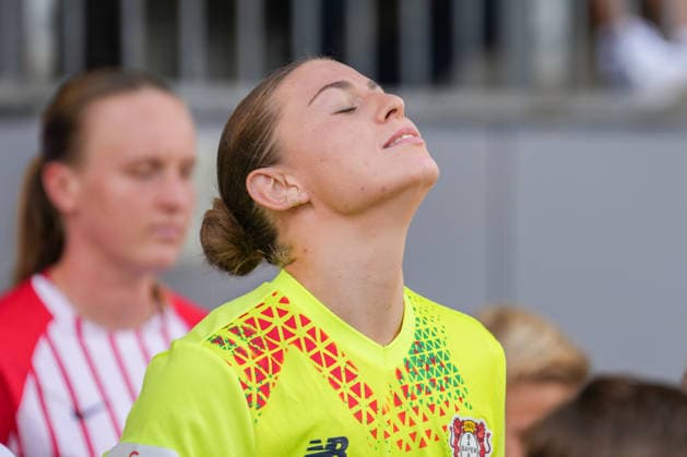 Google Pixel Frauen-Bundesliga: SC Freiburg vs. Bayer 04 Leverkusen, 20.09.2026 Rafaela Borggräfe (Bayer 04 Leverkusen, 12) beim einlaufen Google Pixel Frauen-Bundesliga: SC Freiburg vs. Bayer 04 Leverkusen, Dreisamstadion, 20.09.2026 DFB DFL REGULATIONS PROHIBIT ANY USE OF PHOTOGRAPHS AS IMAGE SEQUENCES AND OR QUASI-VIDEO. Copyright: xBEAUTIFULxSPORTS Boscox