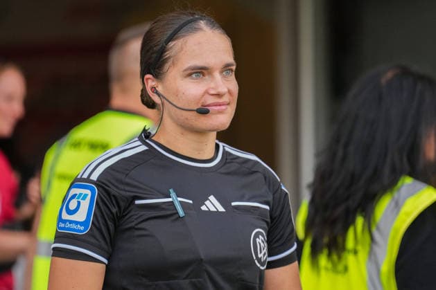 Google Pixel Frauen-Bundesliga: SC Freiburg vs. Bayer 04 Leverkusen, 20.09.2026 Paula Mayer (Vierte Offizielle) Google Pixel Frauen-Bundesliga: SC Freiburg vs. Bayer 04 Leverkusen, Dreisamstadion, 20.09.2026 DFB DFL REGULATIONS PROHIBIT ANY USE OF PHOTOGRAPHS AS IMAGE SEQUENCES AND OR QUASI-VIDEO. Copyright: xBEAUTIFULxSPORTS Boscox