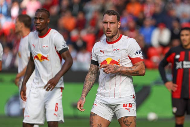 David Raum (RB Leipzig) schaut waehrend des Spiels der 1. Bundesliga zwischen Bayer 04 Leverkusen und RB Leipzig, BayArena am 20. September 2026 in Leverkusen, Deutschland. (Foto von Oliver Kaelke DeFodi Images) +++ David Raum (RB Leipzig) looks on during the Bundesliga match between Bayer 04 Leverkusen and RB Leipzig at BayArena on September 20, 2026 in Leverkusen, Germany. (Photo by Oliver Kaelke DeFodi Images) DFB DFL REGULATIONS PROHIBIT ANY USE OF PHOTOGRAPHS AS IMAGE SEQUENCES AND OR QUASI-VIDEO. (Photo by Oliver Kaelke DeFodi Images) -