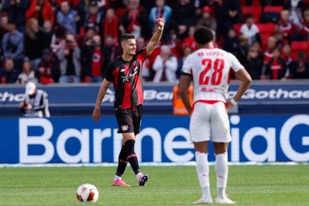 LEVERKUSEN - Patrick Scick of Bayer Leverkusen celebrates his team s first goal during the Bundesliga match between Bayer 04 Leverkusen and RB Leipzig at the BayArena on September 20, 2026, in Leverkusen, Germany. MARCEL TER BALS ANP Bundesliga 2026 27 xVIxANPxSportx xMarcelxterxBalsxIVx 569402099 originalFilename: 569402099.jpg