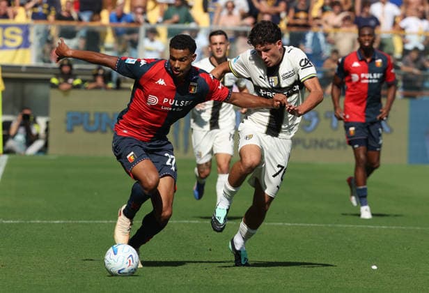 Genoa™s Alessandro Marcandalli fights for the ball with Parma™s Simone Lontani during the Serie A soccer match between Parma and Genoa at the Ennio Tardini Stadium in Parma, north west Italy - September 20, 2026. - Soccer  Copyright: xGiannixSantandrea LaPressex