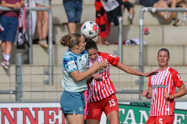Paulina Platner (Bayer 04 Leverkusen Frauen, 06), Maj Schneider (SC Freiburg Frauen, 15) beim Kopfballlduell GER, SC Freiburg vs Bayer 04 Leverkusen, Frauen-Fussball, Bundesliga, 5. Spieltag, Saison 2026 2027, 20.09.2026 DFB REGULATIONS PROHIBIT ANY USE OF PHOTOGRAPHS AS IMAGE SEQUENCES AND OR QUASI-VIDEO GER, SC Freiburg vs Bayer 04 Leverkusen, Frauen-Fussball, Bundesliga, 5. Spieltag, Saison 2026 2027, 20.09.2026 Freiburg Copyright: xEibner-Pressefotox EP_THS