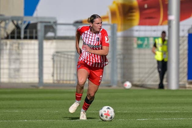 Alina Axtmann (SC Freiburg Frauen, 03) am Ball. GER, SC Freiburg vs Bayer 04 Leverkusen, Frauen-Fussball, Bundesliga, 5. Spieltag, Saison 2026 2027, 20.09.2026 DFB REGULATIONS PROHIBIT ANY USE OF PHOTOGRAPHS AS IMAGE SEQUENCES AND OR QUASI-VIDEO GER, SC Freiburg vs Bayer 04 Leverkusen, Frauen-Fussball, Bundesliga, 5. Spieltag, Saison 2026 2027, 20.09.2026 Freiburg Copyright: xEibner-Pressefotox EP_THS