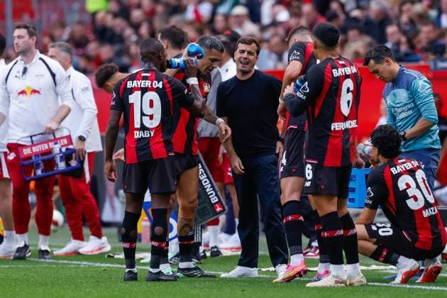 LEVERKUSEN - Head coach Carles Martinez of Bayer Leverkusen during the Bundesliga match between Bayer 04 Leverkusen and RB Leipzig at the BayArena on September 20, 2026 in Leverkusen, Germany. MARCEL TER BALS ANP Bundesliga 2026 27 xVIxANPxSportx xMarcelxterxBalsxIVx 569402799 originalFilename: 569402799.jpg