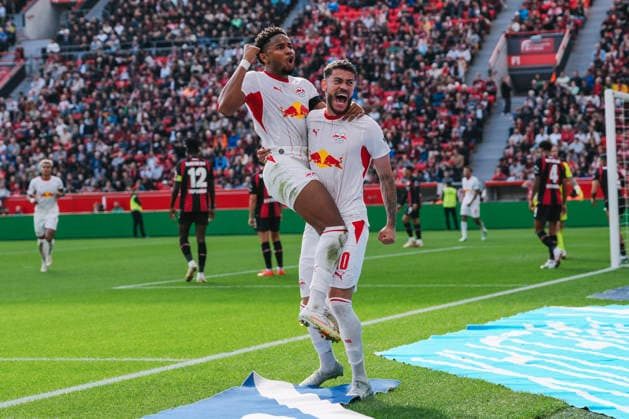 20.09.2026, xjmrgnx, Fussball 1.Bundesliga, Bayer 04 Leverkusen - RB Leipzig v.l. Christopher Nkunku (28, Leipzig) bejubelt seinen aberkannten Treffer zum 1:0 mit Romulo (40, Leipzig) der aber vom VAR aberkannt wird (DFL DFB REGULATIONS PROHIBIT ANY USE OF PHOTOGRAPHS as IMAGE SEQUENCES and or QUASI-VIDEO) Leverkusen