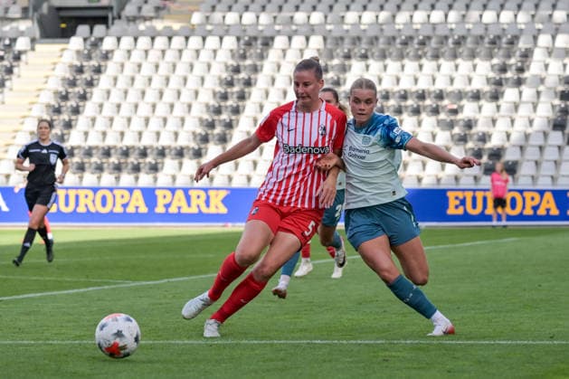 Julia Stierli (SC Freiburg Frauen, 05), Paulina Tomasiak (Bayer 04 Leverkusen Frauen, 28) im Duell. GER, SC Freiburg vs Bayer 04 Leverkusen, Frauen-Fussball, Bundesliga, 5. Spieltag, Saison 2026 2027, 20.09.2026 DFB REGULATIONS PROHIBIT ANY USE OF PHOTOGRAPHS AS IMAGE SEQUENCES AND OR QUASI-VIDEO GER, SC Freiburg vs Bayer 04 Leverkusen, Frauen-Fussball, Bundesliga, 5. Spieltag, Saison 2026 2027, 20.09.2026 Freiburg Copyright: xEibner-Pressefotox EP_THS