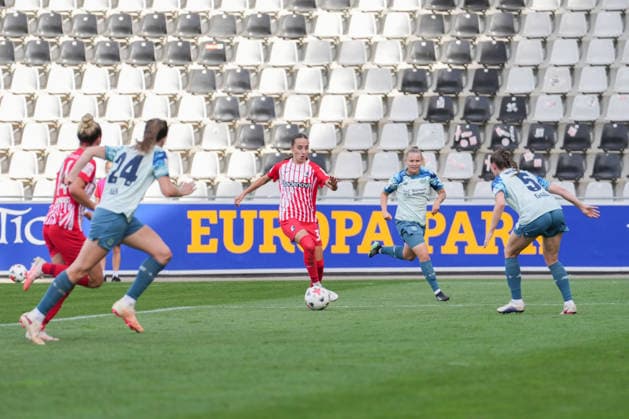 Google Pixel Frauen-Bundesliga: SC Freiburg vs. Bayer 04 Leverkusen, 20.09.2026 Ilayda Acikgöz (SC Freiburg, 30) am Ball Google Pixel Frauen-Bundesliga: SC Freiburg vs. Bayer 04 Leverkusen, Dreisamstadion, 20.09.2026 DFB DFL REGULATIONS PROHIBIT ANY USE OF PHOTOGRAPHS AS IMAGE SEQUENCES AND OR QUASI-VIDEO. Copyright: xBEAUTIFULxSPORTS Boscox