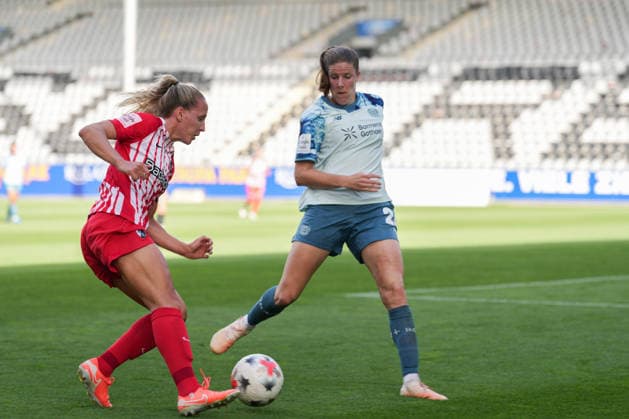 Google Pixel Frauen-Bundesliga: SC Freiburg vs. Bayer 04 Leverkusen, 20.09.2026 Zweikampf zwischen Lisa Karl (SC Freiburg, 2) und Lilla Turanyi (Bayer 04 Leverkusen, 24) Google Pixel Frauen-Bundesliga: SC Freiburg vs. Bayer 04 Leverkusen, Dreisamstadion, 20.09.2026 DFB DFL REGULATIONS PROHIBIT ANY USE OF PHOTOGRAPHS AS IMAGE SEQUENCES AND OR QUASI-VIDEO. Copyright: xBEAUTIFULxSPORTS Boscox