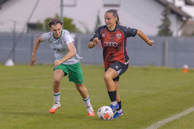 Ingolstadt, Deutschland 20. September 2026: 2. BL Frauen - 2026 2027 - Sp. 7 - FC Ingolstadt 04 gegen Borussia Mönchengladbach Im Bild: v. li. im Zweikampf Pauline Deutsch (BMG) und Mara Winter (FCI) DFL DFB regulations prohibit any use of photographs as image sequences and or quasi-video ESV-Stadion Bayern Copyright: xFotostandx xSchäferx
