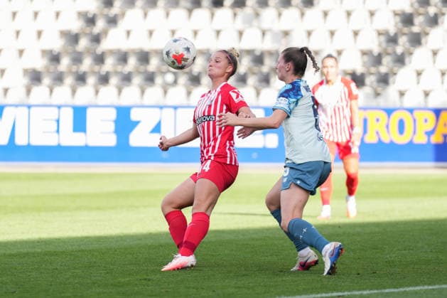 Google Pixel Frauen-Bundesliga: SC Freiburg vs. Bayer 04 Leverkusen, 20.09.2026 Carina Brunold (SC Freiburg, 14) mit einer Ballannahme Google Pixel Frauen-Bundesliga: SC Freiburg vs. Bayer 04 Leverkusen, Dreisamstadion, 20.09.2026 DFB DFL REGULATIONS PROHIBIT ANY USE OF PHOTOGRAPHS AS IMAGE SEQUENCES AND OR QUASI-VIDEO. Copyright: xBEAUTIFULxSPORTS Boscox