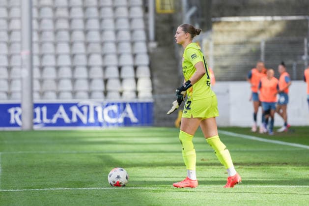Google Pixel Frauen-Bundesliga: SC Freiburg vs. Bayer 04 Leverkusen, 20.09.2026 Rafaela Borggräfe (Bayer 04 Leverkusen, 12) mit dem Ball am Fuß Google Pixel Frauen-Bundesliga: SC Freiburg vs. Bayer 04 Leverkusen, Dreisamstadion, 20.09.2026 DFB DFL REGULATIONS PROHIBIT ANY USE OF PHOTOGRAPHS AS IMAGE SEQUENCES AND OR QUASI-VIDEO. Copyright: xBEAUTIFULxSPORTS Boscox
