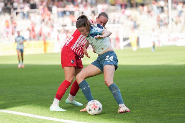 Google Pixel Frauen-Bundesliga: SC Freiburg vs. Bayer 04 Leverkusen, 20.09.2026 Zweikampf zwischen Lilla Turanyi (Bayer 04 Leverkusen, 24) und Luca-Emily Birkholz (SC Freiburg, 23) Google Pixel Frauen-Bundesliga: SC Freiburg vs. Bayer 04 Leverkusen, Dreisamstadion, 20.09.2026 DFB DFL REGULATIONS PROHIBIT ANY USE OF PHOTOGRAPHS AS IMAGE SEQUENCES AND OR QUASI-VIDEO. Copyright: xBEAUTIFULxSPORTS Boscox