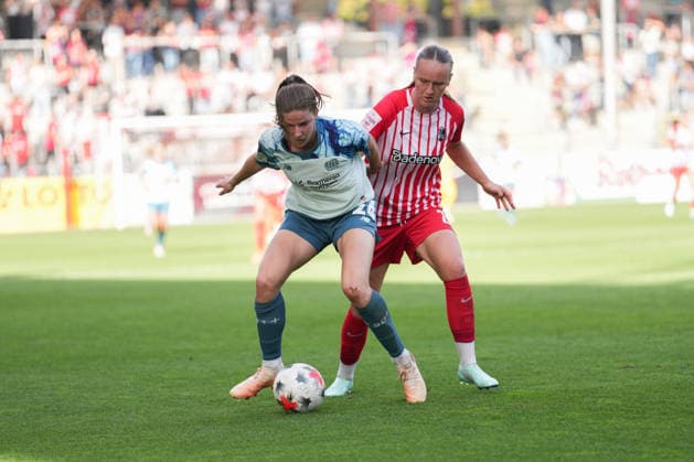 Google Pixel Frauen-Bundesliga: SC Freiburg vs. Bayer 04 Leverkusen, 20.09.2026 Zweikampf zwischen Lilla Turanyi (Bayer 04 Leverkusen, 24) und Luca-Emily Birkholz (SC Freiburg, 23) Google Pixel Frauen-Bundesliga: SC Freiburg vs. Bayer 04 Leverkusen, Dreisamstadion, 20.09.2026 DFB DFL REGULATIONS PROHIBIT ANY USE OF PHOTOGRAPHS AS IMAGE SEQUENCES AND OR QUASI-VIDEO. Copyright: xBEAUTIFULxSPORTS Boscox