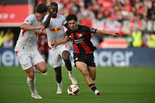(l-r) Willi Orban (RB Leipzig), Ezechiel Banzuzi (RB Leipzig), Ibrahim Maza (Bayer Leverkusen) Aktion, Zweikampf, Fussball 1. Bundesliga, 4.Spieltag, Bayer 04 Leverkusen - RB Leipzig, am 20.09.2026 in Leverkusen Deutschland. DFL regulations prohibit any use of photographs as image sequences and or quasi-video Ã‚Â