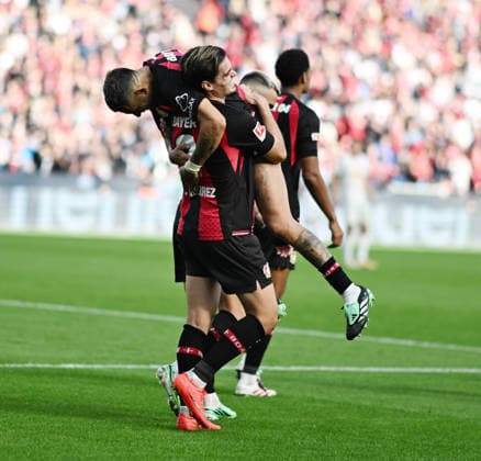 20.09.2026, xophax, Fussball 1.Bundesliga, Bayer 04 Leverkusen - RB Leipzig Miguel Ortega Gutierrez , rechts mit Facundo Medina ( beide Bayer 04 ) nach seinem Tor zum 2 zu 0 (DFL DFB REGULATIONS PROHIBIT ANY USE OF PHOTOGRAPHS as IMAGE SEQUENCES and or QUASI-VIDEO) Leverkusen