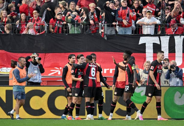 Jubel Bayer um Miguel Gutierrez l. (Bayer Leverkusen) nach seinem Tor zum 2:0, (r-l) Patrik Schick (Bayer Leverkusen), Edmond Tapsoba (Bayer Leverkusen), Ezequiel Fernandez (Bayer Leverkusen), Miguel Gutierrez (Bayer Leverkusen). Fussball 1. Bundesliga, 4.Spieltag, Bayer 04 Leverkusen - RB Leipzig, am 20.09.2026 in Leverkusen Deutschland. DFL regulations prohibit any use of photographs as image sequences and or quasi-video Ã‚Â