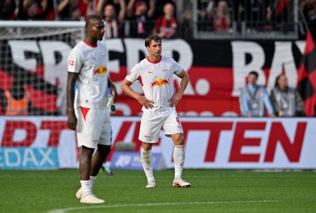 (l-r) Ezechiel Banzuzi (RB Leipzig), Willi Orban (RB Leipzig) enttaeuscht. Fussball 1. Bundesliga, 4.Spieltag, Bayer 04 Leverkusen - RB Leipzig, am 20.09.2026 in Leverkusen Deutschland. DFL regulations prohibit any use of photographs as image sequences and or quasi-video Ã‚Â