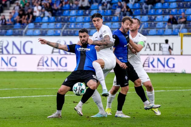 v.li.: Goncalo de Almeida Gregorio (SV Waldhof, 9), Antonio Tikvic (Münster, 4), Zweikampf, Spielszene, Duell, duel, tackle, tackling, Dynamik, Action, Aktion, im Strafraum, Strafraumszene, 20.09.2026, Mannheim (Deutschland), Fussball, 3. Liga, SV Waldhof Mannheim - SC Preußen Münster, DFB DFL REGULATIONS PROHIBIT ANY USE OF PHOTOGRAPHS AS IMAGE SEQUENCES AND OR QUASI-VIDEO.