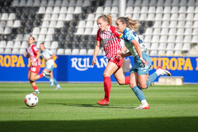 Fussball, Google Pixel Frauen-Bundesliga, 5. Spieltag, 2026 2027, SC Freiburg vs. Bayer 04 Leverkusen, 20.09.2026, Dreisamstadion, Freiburg, Paulina Tomasiak (Bayer 04 Leverkusen, 28) Lisa Karl (SC Freiburg, 02) Freiburg Dreisamstadion Baden-Württemberg Deutschland Copyright: xFINLEYxMÖRCHx