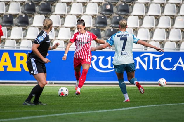 Fussball, Google Pixel Frauen-Bundesliga, 5. Spieltag, 2026 2027, SC Freiburg vs. Bayer 04 Leverkusen, 20.09.2026, Dreisamstadion, Freiburg, Selina Vobian (SC Freiburg, 10) Freiburg Dreisamstadion Baden-Württemberg Deutschland Copyright: xFINLEYxMÖRCHx