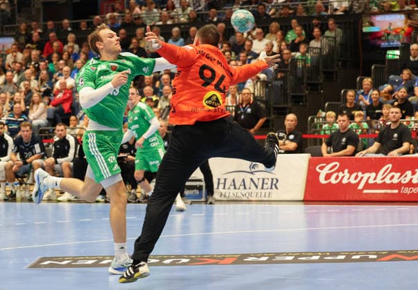 v.l. Mathias Gidsel (Füchse Berlin 19), Kristian van der Merwe (Bergischer HC 94) GER, Bergischer HC vs. Fuechse Berlin, Handball, Opel Handball-Bundesliga, 5. Spieltag, Spielzeit 2026 2027, 20.09.2026 GER, Bergischer HC vs. Fuechse Berlin, Handball, Opel Handball-Bundesliga, 5. Spieltag, Spielzeit 2026 2027, 20.09.2026 Duesseldorf Copyright: xEibner-Pressefoto ThomasxStoeckex EP_TSR