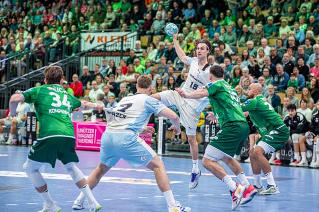 OPEL Handball Bundesliga; HSG Wetzlar - VfL Gummersbach, 20.09.26 Miro Schluroff (VfL Gummersbach, 15), Kristjan Horzen (VfL Gummersbach, 27), Paul Kompenhans (HSG Wetzlar, 34), Josip Simic (HSG Wetzlar, 10), Cyrill Akakpo (HSG Wetzlar, 20) OPEL Handball Bundesliga; HSG Wetzlar - VfL Gummersbach: Wetzlar, 20.09.26 Copyright: xBEAUTIFULxSPORTS Roeczeyx