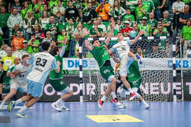 OPEL Handball Bundesliga; HSG Wetzlar - VfL Gummersbach, 20.09.26 Kay Smits (VfL Gummersbach, 31), Josip Simic (HSG Wetzlar, 10), Marti Soler (HSG Wetzlar, 23), Nikola Roganovic (VfL Gummersbach, 23) OPEL Handball Bundesliga; HSG Wetzlar - VfL Gummersbach: Wetzlar, 20.09.26 Copyright: xBEAUTIFULxSPORTS Roeczeyx