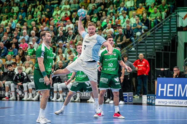 OPEL Handball Bundesliga; HSG Wetzlar - VfL Gummersbach, 20.09.26 Kristjan Horzen (VfL Gummersbach, 27), Petter Oeverby (HSG Wetzlar, 11), Josip Simic (HSG Wetzlar, 10), Dominik Mappes (HSG Wetzlar, 7) OPEL Handball Bundesliga; HSG Wetzlar - VfL Gummersbach: Wetzlar, 20.09.26 Copyright: xBEAUTIFULxSPORTS Roeczeyx