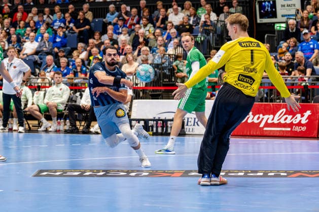 Düsseldorf, 20.09.2026, Handball, Herren, Opel Bundesliga, 5. Spieltag, 2026 2027: Bergische HC Füchse Berlin Gabriel da Rocha Viana (Bergischer HC, 3) beim Torwurf gegen Lasse Ludwig (Füchse Berlin, 1)