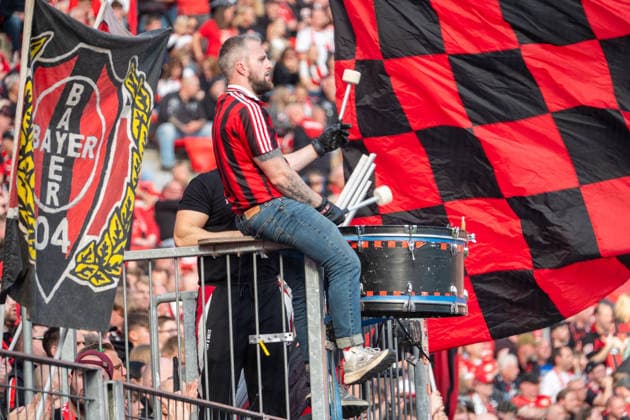 Deutschland: 1.Bundesliga 2026 2027, 4. Spieltag, Bayer 04 Leverkusen vs RB Leibzig, Samstag, 20.09.2026 BayArena-Stadion (Leverkusen-Nordrhein-Westfalen): Kurve, Kurve, Ultras, Fahnen, Fans, Fan Leverkusen BayArena-Stadion-Leverkusen Deutschland Copyright: xOrhanxHabashx