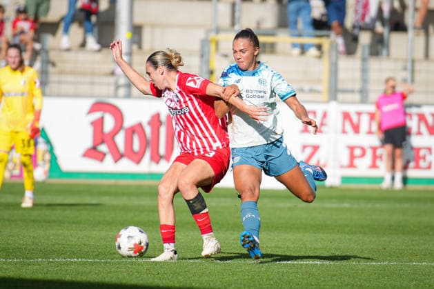Fussball, Google Pixel Frauen-Bundesliga, 5. Spieltag, 2026 2027, SC Freiburg vs. Bayer 04 Leverkusen, 20.09.2026, Dreisamstadion, Freiburg, Maja Sternad (Bayer 04 Leverkusen, 23) Alina Axtmann (SC Freiburg, 03) Freiburg Dreisamstadion Baden-Württemberg Deutschland Copyright: xFINLEYxMÖRCHx