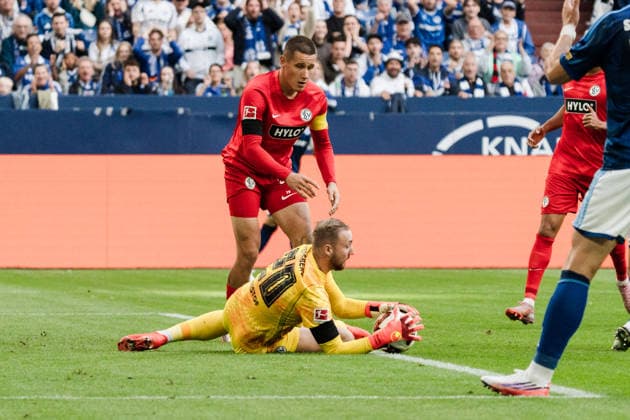 Deutschland: 1. Bundesliga 2026 2027, 4. Spieltag - FC Schalke 04 vs. SV Elvsersberg- 20.09.2026 - Veltins-Arena (Gelsenkirchen, Nordrhein-Westfalen) Nicolas Kristof (Elversberg, 20) Lukas Pinckert (Elversberg, 19) Copyright: xCelinaxLeiersx