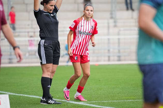 Fussball, Google Pixel Frauen-Bundesliga, 5. Spieltag, 2026 2027, SC Freiburg vs. Bayer 04 Leverkusen, 20.09.2026, Dreisamstadion, Freiburg, Borbala Vincze Borbala Vincze (SC Freiburg, 29) Freiburg Dreisamstadion Baden-Württemberg Deutschland Copyright: xFINLEYxMÖRCHx