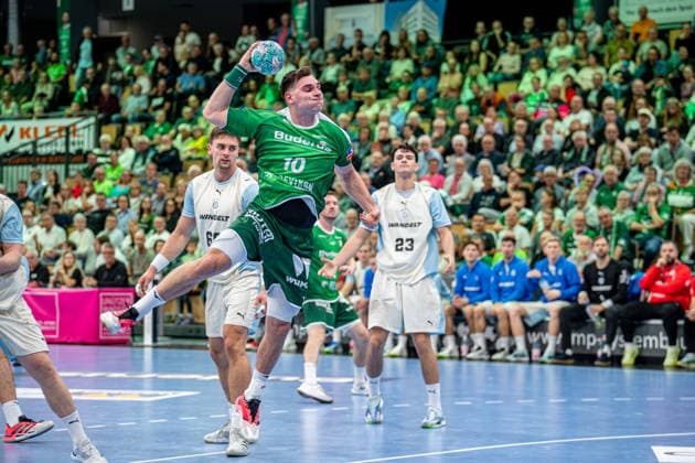 OPEL Handball Bundesliga; HSG Wetzlar - VfL Gummersbach, 20.09.26 Josip Simic (HSG Wetzlar, 10), Å tepan Zeman (VfL Gummersbach, 66), Nikola Roganovic (VfL Gummersbach, 23) OPEL Handball Bundesliga; HSG Wetzlar - VfL Gummersbach: Wetzlar, 20.09.26 Copyright: xBEAUTIFULxSPORTS Roeczeyx