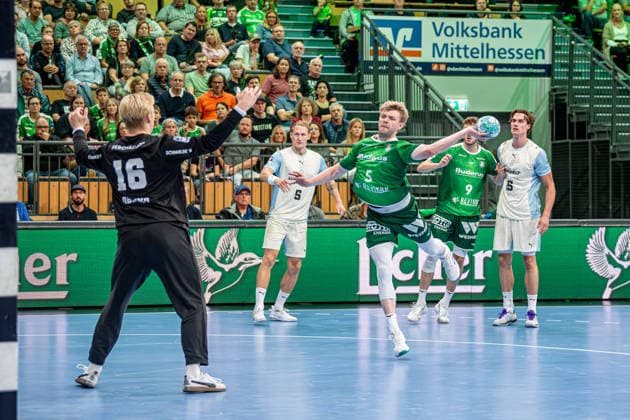 OPEL Handball Bundesliga; HSG Wetzlar - VfL Gummersbach, 20.09.26 Tristan Kirschner (HSG Wetzlar, 5), Tilen Kodrin (VfL Gummersbach, 5), Bertram Obling (VfL Gummersbach, 16), OPEL Handball Bundesliga; HSG Wetzlar - VfL Gummersbach: Wetzlar, 20.09.26 Copyright: xBEAUTIFULxSPORTS Roeczeyx