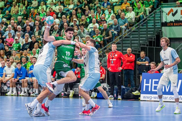 OPEL Handball Bundesliga; HSG Wetzlar - VfL Gummersbach, 20.09.26 Doruk Pehlivan (HSG Wetzlar, 19), Milos Vujovic (VfL Gummersbach, 6), Kay Smits (VfL Gummersbach, 31) OPEL Handball Bundesliga; HSG Wetzlar - VfL Gummersbach: Wetzlar, 20.09.26 Copyright: xBEAUTIFULxSPORTS Roeczeyx