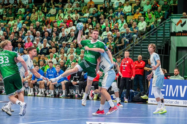 OPEL Handball Bundesliga; HSG Wetzlar - VfL Gummersbach, 20.09.26 Dominik Mappes (HSG Wetzlar, 7), Kay Smits (VfL Gummersbach, 31), Mathis Häseler (VfL Gummersbach, 11), Georg Löwen ((HSG Wetzlar, 33), OPEL Handball Bundesliga; HSG Wetzlar - VfL Gummersbach: Wetzlar, 20.09.26 Copyright: xBEAUTIFULxSPORTS Roeczeyx