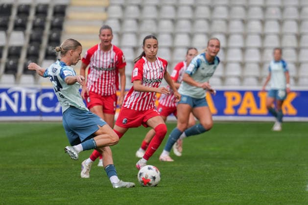 Google Pixel Frauen-Bundesliga: SC Freiburg vs. Bayer 04 Leverkusen, 20.09.2026 Marlene Müller (Bayer 04 Leverkusen, 27) mit einem Schuss auf das tor Google Pixel Frauen-Bundesliga: SC Freiburg vs. Bayer 04 Leverkusen, Dreisamstadion, 20.09.2026 DFB DFL REGULATIONS PROHIBIT ANY USE OF PHOTOGRAPHS AS IMAGE SEQUENCES AND OR QUASI-VIDEO. Copyright: xBEAUTIFULxSPORTS Boscox