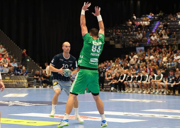 v.l. Fynn Hangstein (Bergischer HC 10), Mihajlo Marsenic (Füchse Berlin 93) GER, Bergischer HC vs. Fuechse Berlin, Handball, Opel Handball-Bundesliga, 5. Spieltag, Spielzeit 2026 2027, 20.09.2026 GER, Bergischer HC vs. Fuechse Berlin, Handball, Opel Handball-Bundesliga, 5. Spieltag, Spielzeit 2026 2027, 20.09.2026 Duesseldorf Copyright: xEibner-Pressefoto ThomasxStoeckex EP_TSR