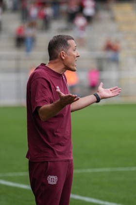Google Pixel Frauen-Bundesliga: SC Freiburg vs. Bayer 04 Leverkusen, 20.09.2026 Roberto Pätzold (Bayer 04 Leverkusen, Trainer) Google Pixel Frauen-Bundesliga: SC Freiburg vs. Bayer 04 Leverkusen, Dreisamstadion, 20.09.2026 DFB DFL REGULATIONS PROHIBIT ANY USE OF PHOTOGRAPHS AS IMAGE SEQUENCES AND OR QUASI-VIDEO. Copyright: xBEAUTIFULxSPORTS Boscox