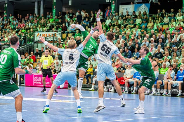 OPEL Handball Bundesliga; HSG Wetzlar - VfL Gummersbach, 20.09.26 Nikolaj Laesoe (HSG Wetzlar, 32), Å tepan Zeman (VfL Gummersbach, 66), Ellidi Vidarsson (VfL Gummersbach, 4), Petter Oeverby (HSG Wetzlar, 11), Josip Simic (HSG Wetzlar, 10) OPEL Handball Bundesliga; HSG Wetzlar - VfL Gummersbach: Wetzlar, 20.09.26 Copyright: xBEAUTIFULxSPORTS Roeczeyx
