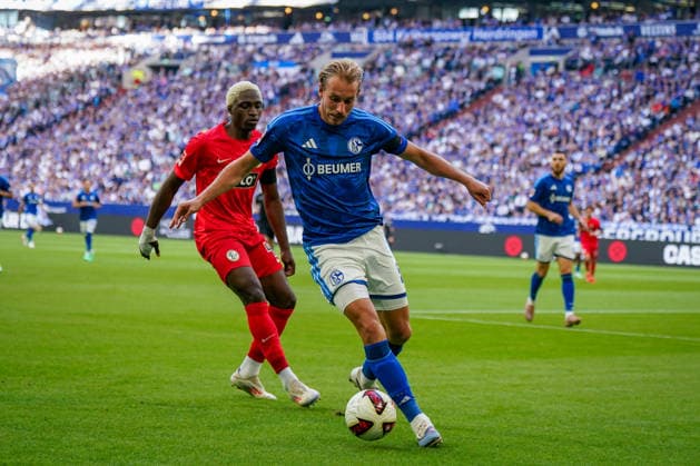 Deutschland: Fussball Bundesliga 2026 - 2027, 4. Spieltag - FC Schalke 04 vs SV Elversberg - Veltins-Arena (Gelsenkirchen): Timo Becker (FC Schalke 04, 5) am Ball Copyright: xJOERANxSTEINSIEKx