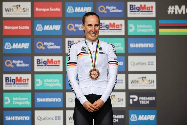 2026 UCI Road World Championships Picture by Alex Whitehead SWpix.com - 20 09 2026 - Cycling - 2026 UCI Road World Championships - MontrÃ al, Canada - Women Elite Individual Time Trial (ITT) - Franziska Koch (Germany) receiving the Bronze Medal MontrÃ al Avenue du Parc Canada Copyright: x xSWpix.comx(t axPhotographyxHubxLtd)xAlexxWhitehead SWpix.comx SWP-3521-0222