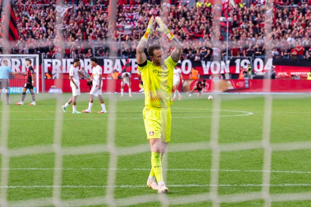 20.09.2026, Fussball, 4. Spieltag der 1. Fussball Bundesliga, Bayer 04 Leverkusen - RB Leipzig. Torwart Mark Flekken (Bayer 04 Leverkusen) bejubelt den 2:0 Sieg über RB Leipzig. Leverkusen BayArena NRW Deutschland xRHR-FOTO DEx Copyright: DennisxEwert RHR-FOTOx RHR-FOTO DE